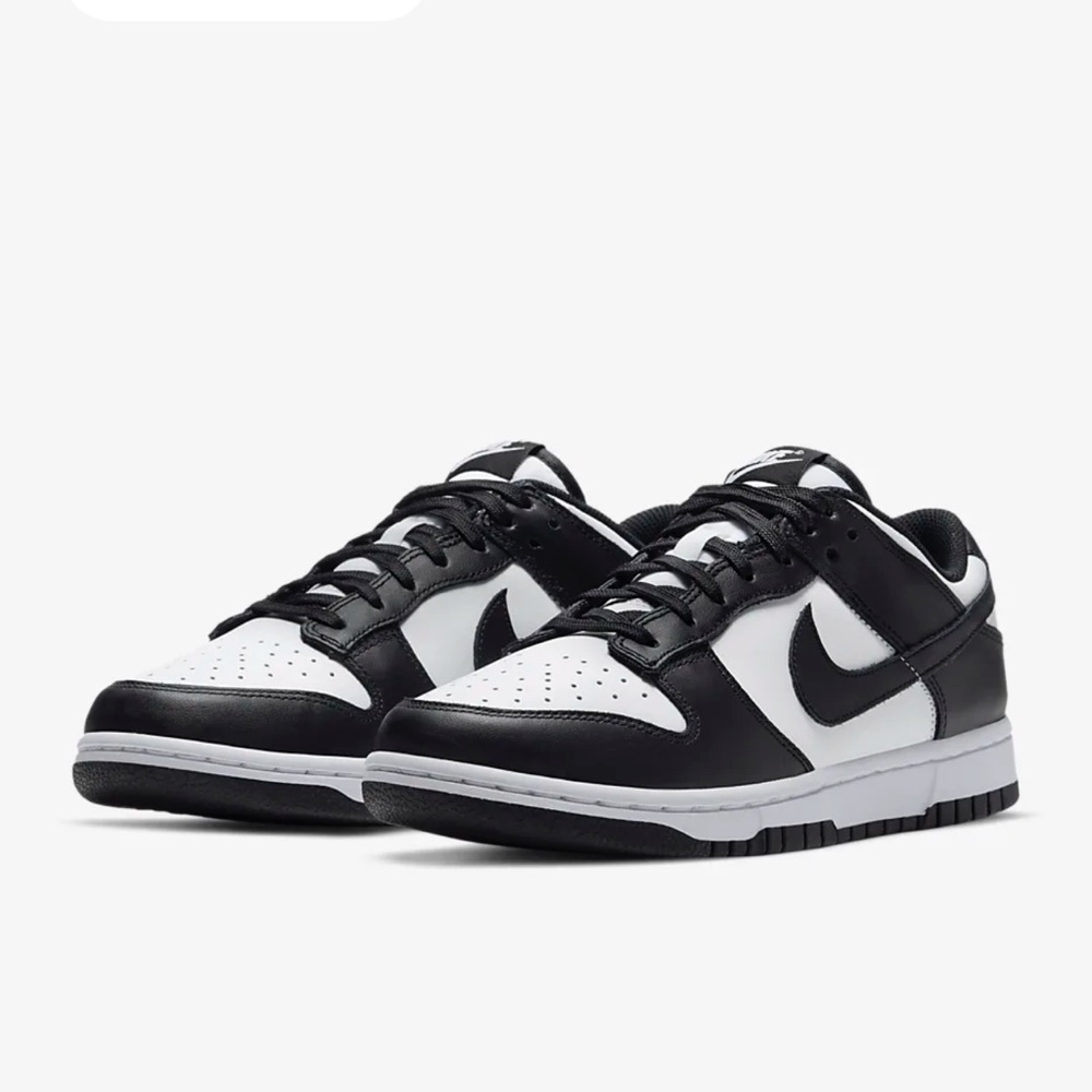 Nike Dunk Low “panda”
